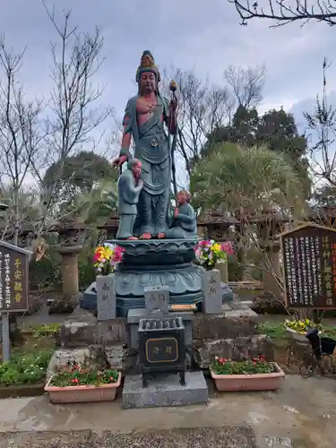 香山昇竜大観音の仏像