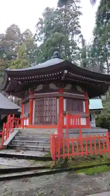 日石寺の本殿・本堂