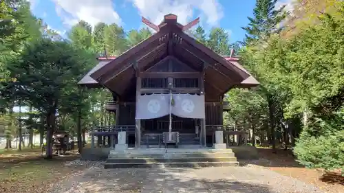 川西神社の本殿