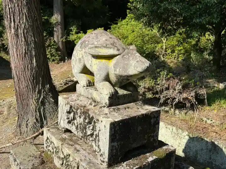 高木神社の{uncategorized: "未分類", other: "その他", undefined: "問題あり", building: "その他建物", grave: "お墓", sacred_gate: "鳥居", guardian: "狛犬", statue: "像", buddha: "仏像", history: "歴史", nature: "自然", garden: "庭園", animal: "動物", pagoda: "塔", temizu: "手水舎", mountain_gate: "山門・神門", sanctuary: "本殿・本堂", subordinate: "末社・摂社", art: "芸術", scenery: "景色", jizo: "地蔵", ema: "絵馬", goshuin: "御朱印", omikuji: "おみくじ", items: "授与品その他", amulet: "お守り", goshuincho: "御朱印帳", eats: "食事", festival: "お祭り", votive_dance: "神楽", shichigosan: "七五三参", wedding: "結婚式", experience: "体験その他", initially: "初詣", around: "周辺", anti_infection: "感染症対策"}