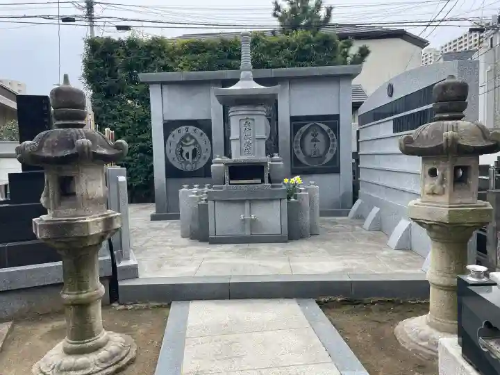 観音寺の{uncategorized: "未分類", other: "その他", undefined: "問題あり", building: "その他建物", grave: "お墓", sacred_gate: "鳥居", guardian: "狛犬", statue: "像", buddha: "仏像", history: "歴史", nature: "自然", garden: "庭園", animal: "動物", pagoda: "塔", temizu: "手水舎", mountain_gate: "山門・神門", sanctuary: "本殿・本堂", subordinate: "末社・摂社", art: "芸術", scenery: "景色", jizo: "地蔵", ema: "絵馬", goshuin: "御朱印", omikuji: "おみくじ", items: "授与品その他", amulet: "お守り", goshuincho: "御朱印帳", eats: "食事", festival: "お祭り", votive_dance: "神楽", shichigosan: "七五三参", wedding: "結婚式", experience: "体験その他", initially: "初詣", around: "周辺", anti_infection: "感染症対策"}