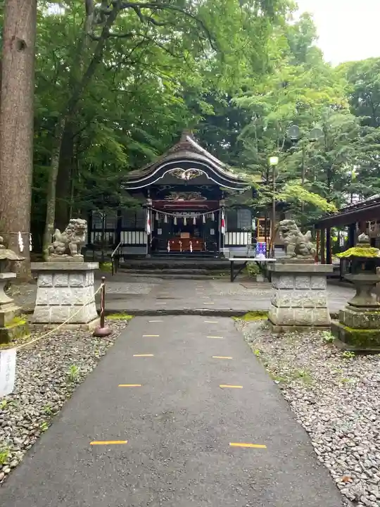 新屋山神社の本殿・本堂