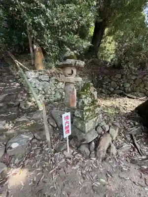 眞名井神社の{uncategorized: "未分類", other: "その他", undefined: "問題あり", building: "その他建物", grave: "お墓", sacred_gate: "鳥居", guardian: "狛犬", statue: "像", buddha: "仏像", history: "歴史", nature: "自然", garden: "庭園", animal: "動物", pagoda: "塔", temizu: "手水舎", mountain_gate: "山門・神門", sanctuary: "本殿・本堂", subordinate: "末社・摂社", art: "芸術", scenery: "景色", jizo: "地蔵", ema: "絵馬", goshuin: "御朱印", omikuji: "おみくじ", items: "授与品その他", amulet: "お守り", goshuincho: "御朱印帳", eats: "食事", festival: "お祭り", votive_dance: "神楽", shichigosan: "七五三参", wedding: "結婚式", experience: "体験その他", initially: "初詣", around: "周辺", anti_infection: "感染症対策"}