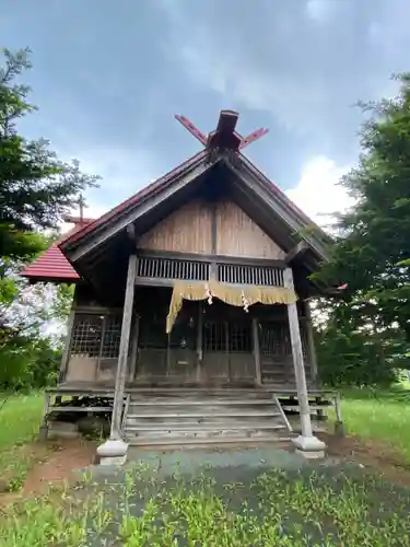 仁頃神社の本殿