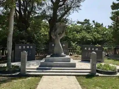 沖縄県護国神社の{uncategorized: "未分類", other: "その他", undefined: "問題あり", building: "その他建物", grave: "お墓", sacred_gate: "鳥居", guardian: "狛犬", statue: "像", buddha: "仏像", history: "歴史", nature: "自然", garden: "庭園", animal: "動物", pagoda: "塔", temizu: "手水舎", mountain_gate: "山門・神門", sanctuary: "本殿・本堂", subordinate: "末社・摂社", art: "芸術", scenery: "景色", jizo: "地蔵", ema: "絵馬", goshuin: "御朱印", omikuji: "おみくじ", items: "授与品その他", amulet: "お守り", goshuincho: "御朱印帳", eats: "食事", festival: "お祭り", votive_dance: "神楽", shichigosan: "七五三参", wedding: "結婚式", experience: "体験その他", initially: "初詣", around: "周辺", anti_infection: "感染症対策"}