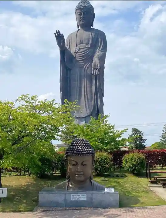 東本願寺本廟 牛久浄苑(牛久大仏)の仏像