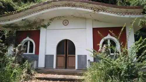 耶馬渓仏舎利塔の本殿・本堂