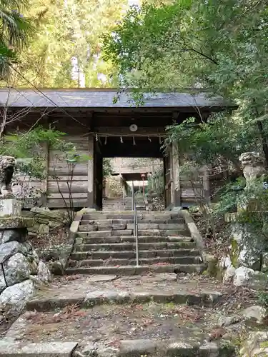 駒宇佐八幡神社の山門・神門