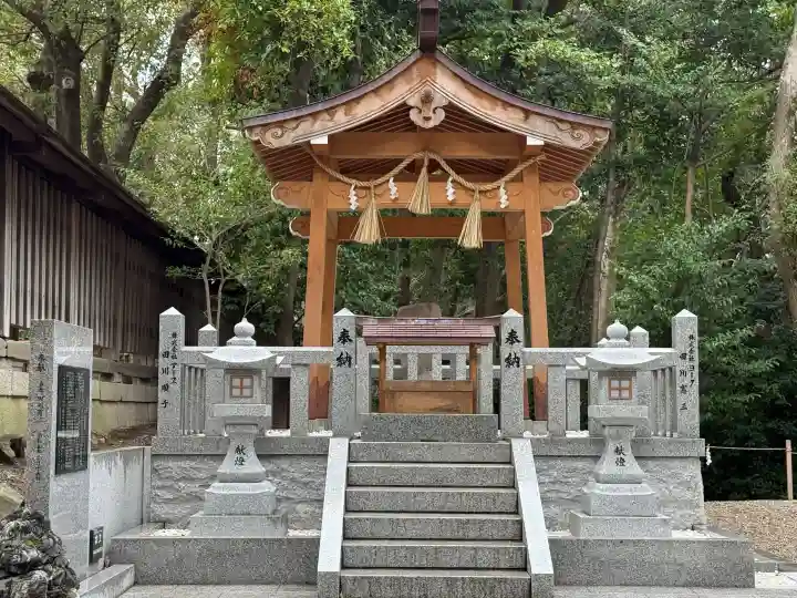 和泉國一之宮 大鳥大社の{uncategorized: "未分類", other: "その他", undefined: "問題あり", building: "その他建物", grave: "お墓", sacred_gate: "鳥居", guardian: "狛犬", statue: "像", buddha: "仏像", history: "歴史", nature: "自然", garden: "庭園", animal: "動物", pagoda: "塔", temizu: "手水舎", mountain_gate: "山門・神門", sanctuary: "本殿・本堂", subordinate: "末社・摂社", art: "芸術", scenery: "景色", jizo: "地蔵", ema: "絵馬", goshuin: "御朱印", omikuji: "おみくじ", items: "授与品その他", amulet: "お守り", goshuincho: "御朱印帳", eats: "食事", festival: "お祭り", votive_dance: "神楽", shichigosan: "七五三参", wedding: "結婚式", experience: "体験その他", initially: "初詣", around: "周辺", anti_infection: "感染症対策"}