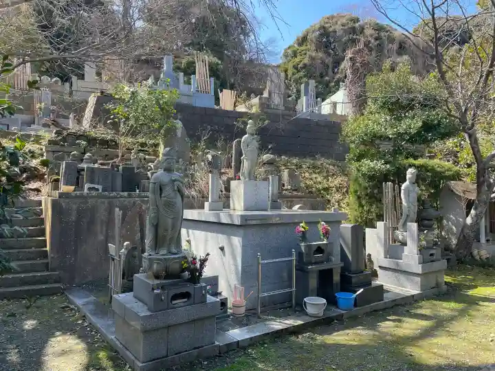 長勝寺の{uncategorized: "未分類", other: "その他", undefined: "問題あり", building: "その他建物", grave: "お墓", sacred_gate: "鳥居", guardian: "狛犬", statue: "像", buddha: "仏像", history: "歴史", nature: "自然", garden: "庭園", animal: "動物", pagoda: "塔", temizu: "手水舎", mountain_gate: "山門・神門", sanctuary: "本殿・本堂", subordinate: "末社・摂社", art: "芸術", scenery: "景色", jizo: "地蔵", ema: "絵馬", goshuin: "御朱印", omikuji: "おみくじ", items: "授与品その他", amulet: "お守り", goshuincho: "御朱印帳", eats: "食事", festival: "お祭り", votive_dance: "神楽", shichigosan: "七五三参", wedding: "結婚式", experience: "体験その他", initially: "初詣", around: "周辺", anti_infection: "感染症対策"}