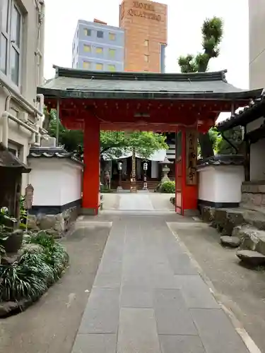 西光寺の山門