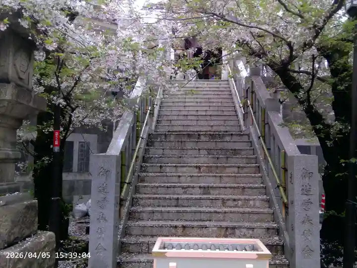 元三島神社の{uncategorized: "未分類", other: "その他", undefined: "問題あり", building: "その他建物", grave: "お墓", sacred_gate: "鳥居", guardian: "狛犬", statue: "像", buddha: "仏像", history: "歴史", nature: "自然", garden: "庭園", animal: "動物", pagoda: "塔", temizu: "手水舎", mountain_gate: "山門・神門", sanctuary: "本殿・本堂", subordinate: "末社・摂社", art: "芸術", scenery: "景色", jizo: "地蔵", ema: "絵馬", goshuin: "御朱印", omikuji: "おみくじ", items: "授与品その他", amulet: "お守り", goshuincho: "御朱印帳", eats: "食事", festival: "お祭り", votive_dance: "神楽", shichigosan: "七五三参", wedding: "結婚式", experience: "体験その他", initially: "初詣", around: "周辺", anti_infection: "感染症対策"}