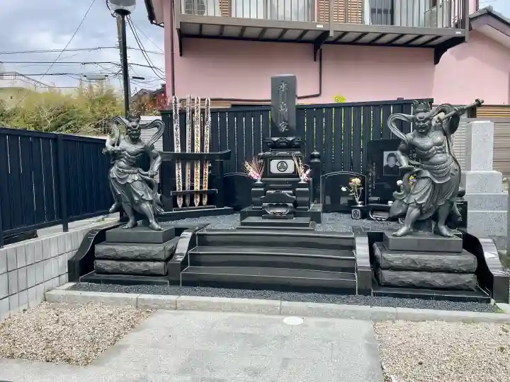 勧行寺の{uncategorized: "未分類", other: "その他", undefined: "問題あり", building: "その他建物", grave: "お墓", sacred_gate: "鳥居", guardian: "狛犬", statue: "像", buddha: "仏像", history: "歴史", nature: "自然", garden: "庭園", animal: "動物", pagoda: "塔", temizu: "手水舎", mountain_gate: "山門・神門", sanctuary: "本殿・本堂", subordinate: "末社・摂社", art: "芸術", scenery: "景色", jizo: "地蔵", ema: "絵馬", goshuin: "御朱印", omikuji: "おみくじ", items: "授与品その他", amulet: "お守り", goshuincho: "御朱印帳", eats: "食事", festival: "お祭り", votive_dance: "神楽", shichigosan: "七五三参", wedding: "結婚式", experience: "体験その他", initially: "初詣", around: "周辺", anti_infection: "感染症対策"}