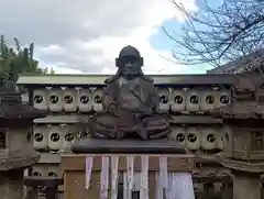 大石神社の像