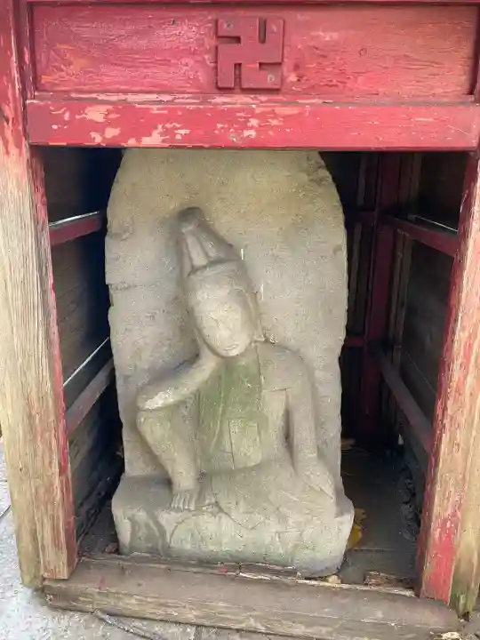 長元寺の{uncategorized: "未分類", other: "その他", undefined: "問題あり", building: "その他建物", grave: "お墓", sacred_gate: "鳥居", guardian: "狛犬", statue: "像", buddha: "仏像", history: "歴史", nature: "自然", garden: "庭園", animal: "動物", pagoda: "塔", temizu: "手水舎", mountain_gate: "山門・神門", sanctuary: "本殿・本堂", subordinate: "末社・摂社", art: "芸術", scenery: "景色", jizo: "地蔵", ema: "絵馬", goshuin: "御朱印", omikuji: "おみくじ", items: "授与品その他", amulet: "お守り", goshuincho: "御朱印帳", eats: "食事", festival: "お祭り", votive_dance: "神楽", shichigosan: "七五三参", wedding: "結婚式", experience: "体験その他", initially: "初詣", around: "周辺", anti_infection: "感染症対策"}