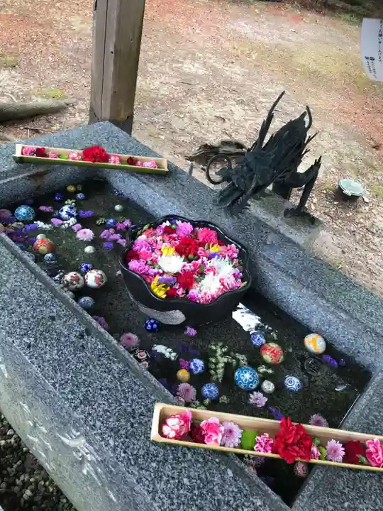 正一位 若草稲荷神社の手水舎