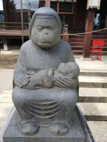 本折日吉神社の狛犬