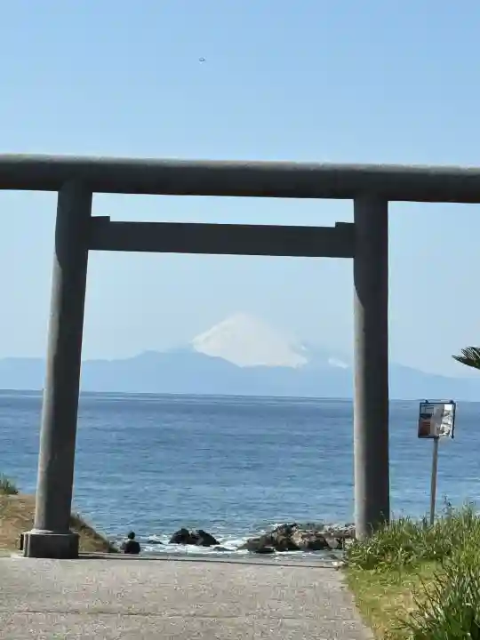 洲崎神社の{uncategorized: "未分類", other: "その他", undefined: "問題あり", building: "その他建物", grave: "お墓", sacred_gate: "鳥居", guardian: "狛犬", statue: "像", buddha: "仏像", history: "歴史", nature: "自然", garden: "庭園", animal: "動物", pagoda: "塔", temizu: "手水舎", mountain_gate: "山門・神門", sanctuary: "本殿・本堂", subordinate: "末社・摂社", art: "芸術", scenery: "景色", jizo: "地蔵", ema: "絵馬", goshuin: "御朱印", omikuji: "おみくじ", items: "授与品その他", amulet: "お守り", goshuincho: "御朱印帳", eats: "食事", festival: "お祭り", votive_dance: "神楽", shichigosan: "七五三参", wedding: "結婚式", experience: "体験その他", initially: "初詣", around: "周辺", anti_infection: "感染症対策"}