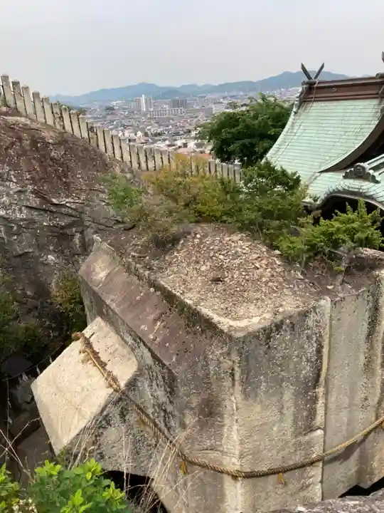 生石神社の本殿・本堂