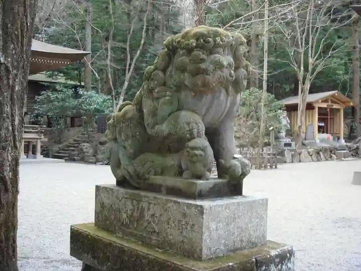 宝登山神社の狛犬