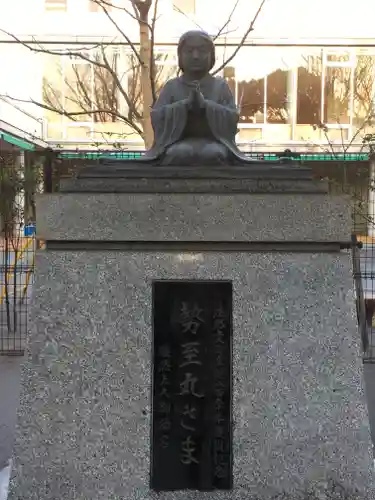 霊巌寺の像