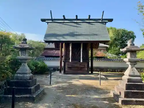 神明社の本殿