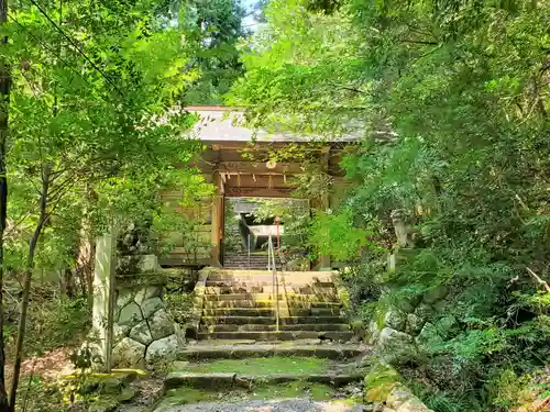 駒宇佐八幡神社の山門・神門