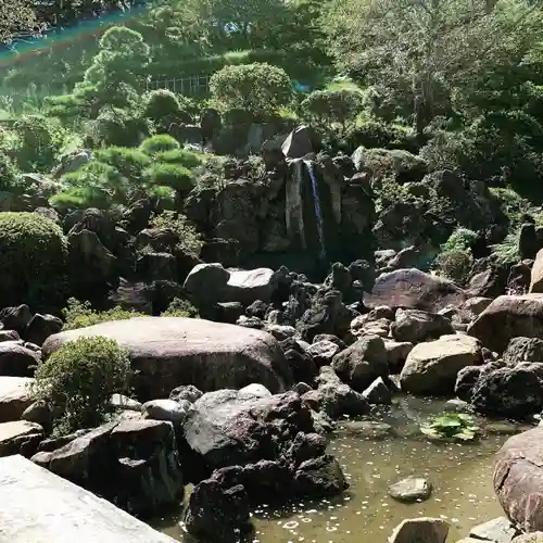 金蛇水神社の庭園