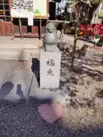 三輪神社の像