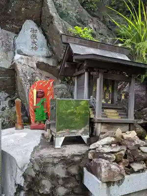 日乃出不動の末社・摂社