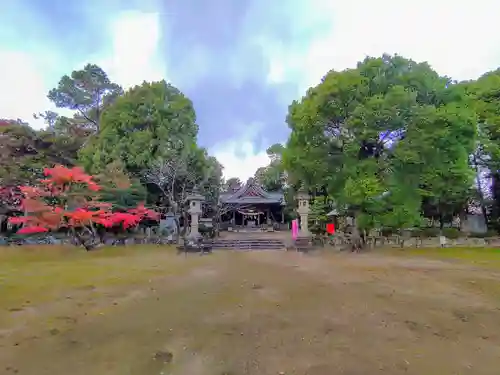 井出神社の庭園