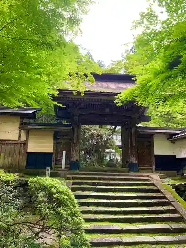 横蔵寺の山門