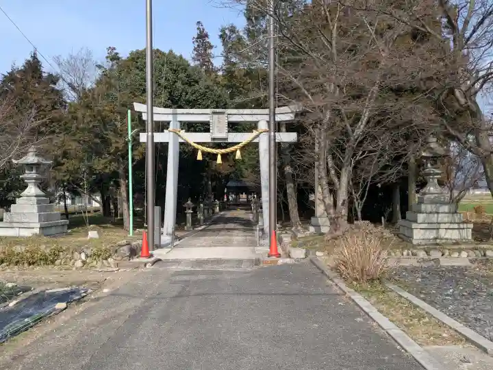 白鳥神社の{uncategorized: "未分類", other: "その他", undefined: "問題あり", building: "その他建物", grave: "お墓", sacred_gate: "鳥居", guardian: "狛犬", statue: "像", buddha: "仏像", history: "歴史", nature: "自然", garden: "庭園", animal: "動物", pagoda: "塔", temizu: "手水舎", mountain_gate: "山門・神門", sanctuary: "本殿・本堂", subordinate: "末社・摂社", art: "芸術", scenery: "景色", jizo: "地蔵", ema: "絵馬", goshuin: "御朱印", omikuji: "おみくじ", items: "授与品その他", amulet: "お守り", goshuincho: "御朱印帳", eats: "食事", festival: "お祭り", votive_dance: "神楽", shichigosan: "七五三参", wedding: "結婚式", experience: "体験その他", initially: "初詣", around: "周辺", anti_infection: "感染症対策"}
