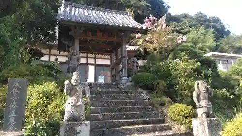 成佛寺の山門