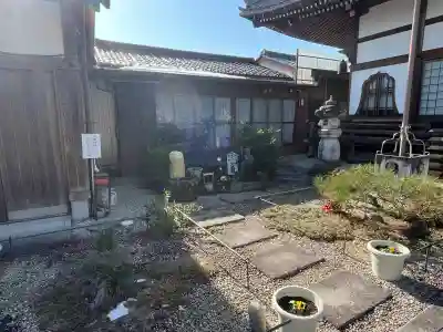 延寿寺の{uncategorized: "未分類", other: "その他", undefined: "問題あり", building: "その他建物", grave: "お墓", sacred_gate: "鳥居", guardian: "狛犬", statue: "像", buddha: "仏像", history: "歴史", nature: "自然", garden: "庭園", animal: "動物", pagoda: "塔", temizu: "手水舎", mountain_gate: "山門・神門", sanctuary: "本殿・本堂", subordinate: "末社・摂社", art: "芸術", scenery: "景色", jizo: "地蔵", ema: "絵馬", goshuin: "御朱印", omikuji: "おみくじ", items: "授与品その他", amulet: "お守り", goshuincho: "御朱印帳", eats: "食事", festival: "お祭り", votive_dance: "神楽", shichigosan: "七五三参", wedding: "結婚式", experience: "体験その他", initially: "初詣", around: "周辺", anti_infection: "感染症対策"}