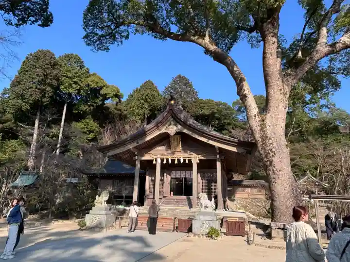 宝満宮竈門神社の{uncategorized: "未分類", other: "その他", undefined: "問題あり", building: "その他建物", grave: "お墓", sacred_gate: "鳥居", guardian: "狛犬", statue: "像", buddha: "仏像", history: "歴史", nature: "自然", garden: "庭園", animal: "動物", pagoda: "塔", temizu: "手水舎", mountain_gate: "山門・神門", sanctuary: "本殿・本堂", subordinate: "末社・摂社", art: "芸術", scenery: "景色", jizo: "地蔵", ema: "絵馬", goshuin: "御朱印", omikuji: "おみくじ", items: "授与品その他", amulet: "お守り", goshuincho: "御朱印帳", eats: "食事", festival: "お祭り", votive_dance: "神楽", shichigosan: "七五三参", wedding: "結婚式", experience: "体験その他", initially: "初詣", around: "周辺", anti_infection: "感染症対策"}