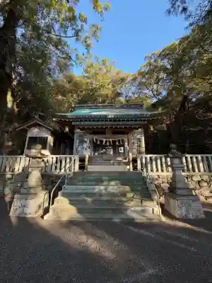 長島神社の{uncategorized: "未分類", other: "その他", undefined: "問題あり", building: "その他建物", grave: "お墓", sacred_gate: "鳥居", guardian: "狛犬", statue: "像", buddha: "仏像", history: "歴史", nature: "自然", garden: "庭園", animal: "動物", pagoda: "塔", temizu: "手水舎", mountain_gate: "山門・神門", sanctuary: "本殿・本堂", subordinate: "末社・摂社", art: "芸術", scenery: "景色", jizo: "地蔵", ema: "絵馬", goshuin: "御朱印", omikuji: "おみくじ", items: "授与品その他", amulet: "お守り", goshuincho: "御朱印帳", eats: "食事", festival: "お祭り", votive_dance: "神楽", shichigosan: "七五三参", wedding: "結婚式", experience: "体験その他", initially: "初詣", around: "周辺", anti_infection: "感染症対策"}