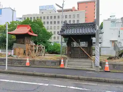 津島社の山門・神門