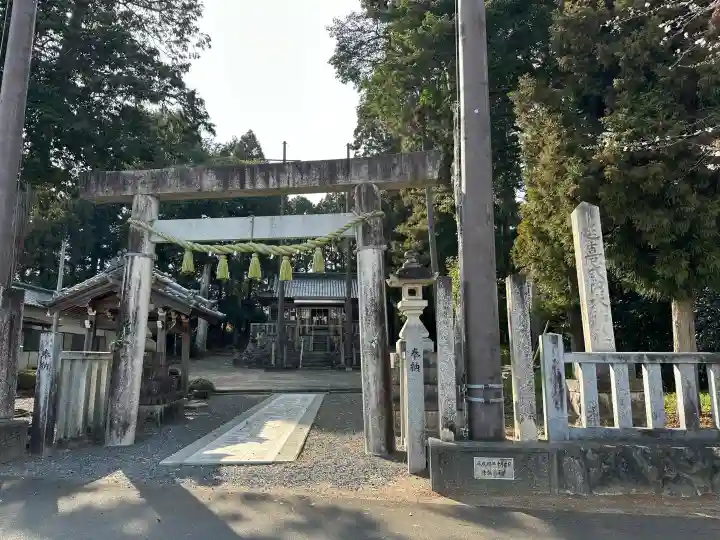大神社の{uncategorized: "未分類", other: "その他", undefined: "問題あり", building: "その他建物", grave: "お墓", sacred_gate: "鳥居", guardian: "狛犬", statue: "像", buddha: "仏像", history: "歴史", nature: "自然", garden: "庭園", animal: "動物", pagoda: "塔", temizu: "手水舎", mountain_gate: "山門・神門", sanctuary: "本殿・本堂", subordinate: "末社・摂社", art: "芸術", scenery: "景色", jizo: "地蔵", ema: "絵馬", goshuin: "御朱印", omikuji: "おみくじ", items: "授与品その他", amulet: "お守り", goshuincho: "御朱印帳", eats: "食事", festival: "お祭り", votive_dance: "神楽", shichigosan: "七五三参", wedding: "結婚式", experience: "体験その他", initially: "初詣", around: "周辺", anti_infection: "感染症対策"}