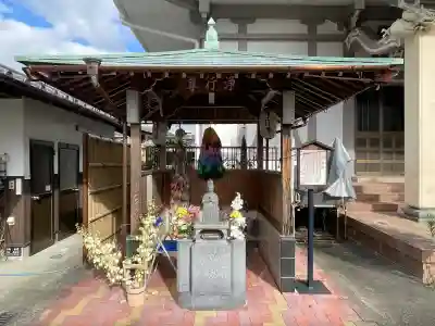 宗長寺の{uncategorized: "未分類", other: "その他", undefined: "問題あり", building: "その他建物", grave: "お墓", sacred_gate: "鳥居", guardian: "狛犬", statue: "像", buddha: "仏像", history: "歴史", nature: "自然", garden: "庭園", animal: "動物", pagoda: "塔", temizu: "手水舎", mountain_gate: "山門・神門", sanctuary: "本殿・本堂", subordinate: "末社・摂社", art: "芸術", scenery: "景色", jizo: "地蔵", ema: "絵馬", goshuin: "御朱印", omikuji: "おみくじ", items: "授与品その他", amulet: "お守り", goshuincho: "御朱印帳", eats: "食事", festival: "お祭り", votive_dance: "神楽", shichigosan: "七五三参", wedding: "結婚式", experience: "体験その他", initially: "初詣", around: "周辺", anti_infection: "感染症対策"}