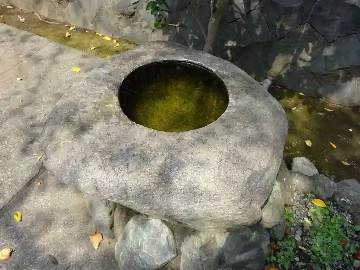 菊名池弁財天の手水舎