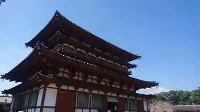 薬師寺の本殿・本堂