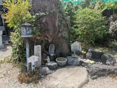 総持寺の{uncategorized: "未分類", other: "その他", undefined: "問題あり", building: "その他建物", grave: "お墓", sacred_gate: "鳥居", guardian: "狛犬", statue: "像", buddha: "仏像", history: "歴史", nature: "自然", garden: "庭園", animal: "動物", pagoda: "塔", temizu: "手水舎", mountain_gate: "山門・神門", sanctuary: "本殿・本堂", subordinate: "末社・摂社", art: "芸術", scenery: "景色", jizo: "地蔵", ema: "絵馬", goshuin: "御朱印", omikuji: "おみくじ", items: "授与品その他", amulet: "お守り", goshuincho: "御朱印帳", eats: "食事", festival: "お祭り", votive_dance: "神楽", shichigosan: "七五三参", wedding: "結婚式", experience: "体験その他", initially: "初詣", around: "周辺", anti_infection: "感染症対策"}