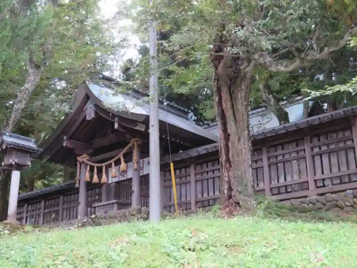 諏訪大社上社前宮の本殿・本堂