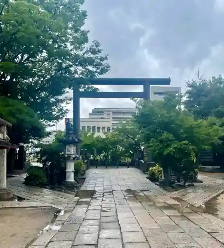 四柱神社の{uncategorized: "未分類", other: "その他", undefined: "問題あり", building: "その他建物", grave: "お墓", sacred_gate: "鳥居", guardian: "狛犬", statue: "像", buddha: "仏像", history: "歴史", nature: "自然", garden: "庭園", animal: "動物", pagoda: "塔", temizu: "手水舎", mountain_gate: "山門・神門", sanctuary: "本殿・本堂", subordinate: "末社・摂社", art: "芸術", scenery: "景色", jizo: "地蔵", ema: "絵馬", goshuin: "御朱印", omikuji: "おみくじ", items: "授与品その他", amulet: "お守り", goshuincho: "御朱印帳", eats: "食事", festival: "お祭り", votive_dance: "神楽", shichigosan: "七五三参", wedding: "結婚式", experience: "体験その他", initially: "初詣", around: "周辺", anti_infection: "感染症対策"}