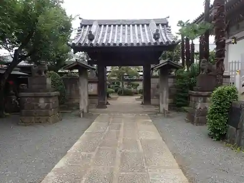 荘厳寺の山門