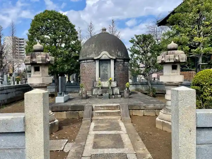 吉祥寺の{uncategorized: "未分類", other: "その他", undefined: "問題あり", building: "その他建物", grave: "お墓", sacred_gate: "鳥居", guardian: "狛犬", statue: "像", buddha: "仏像", history: "歴史", nature: "自然", garden: "庭園", animal: "動物", pagoda: "塔", temizu: "手水舎", mountain_gate: "山門・神門", sanctuary: "本殿・本堂", subordinate: "末社・摂社", art: "芸術", scenery: "景色", jizo: "地蔵", ema: "絵馬", goshuin: "御朱印", omikuji: "おみくじ", items: "授与品その他", amulet: "お守り", goshuincho: "御朱印帳", eats: "食事", festival: "お祭り", votive_dance: "神楽", shichigosan: "七五三参", wedding: "結婚式", experience: "体験その他", initially: "初詣", around: "周辺", anti_infection: "感染症対策"}