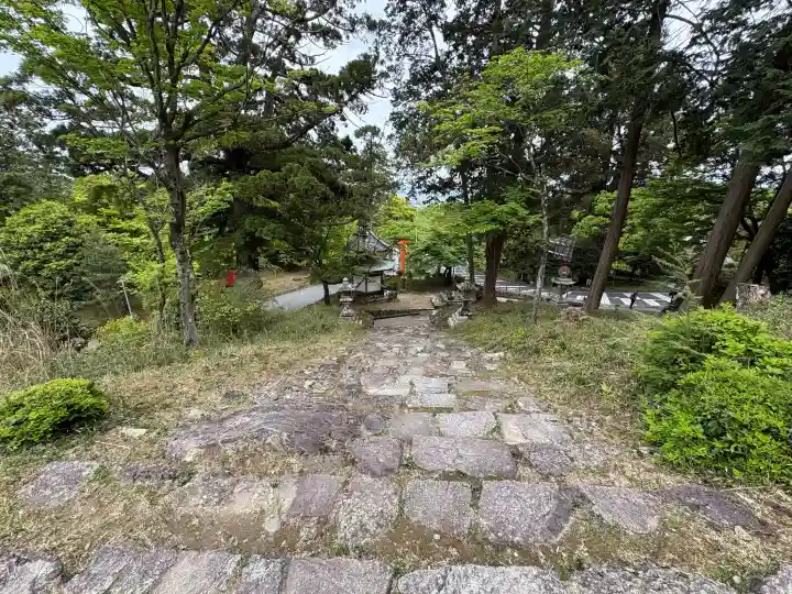早尾神社の{uncategorized: "未分類", other: "その他", undefined: "問題あり", building: "その他建物", grave: "お墓", sacred_gate: "鳥居", guardian: "狛犬", statue: "像", buddha: "仏像", history: "歴史", nature: "自然", garden: "庭園", animal: "動物", pagoda: "塔", temizu: "手水舎", mountain_gate: "山門・神門", sanctuary: "本殿・本堂", subordinate: "末社・摂社", art: "芸術", scenery: "景色", jizo: "地蔵", ema: "絵馬", goshuin: "御朱印", omikuji: "おみくじ", items: "授与品その他", amulet: "お守り", goshuincho: "御朱印帳", eats: "食事", festival: "お祭り", votive_dance: "神楽", shichigosan: "七五三参", wedding: "結婚式", experience: "体験その他", initially: "初詣", around: "周辺", anti_infection: "感染症対策"}
