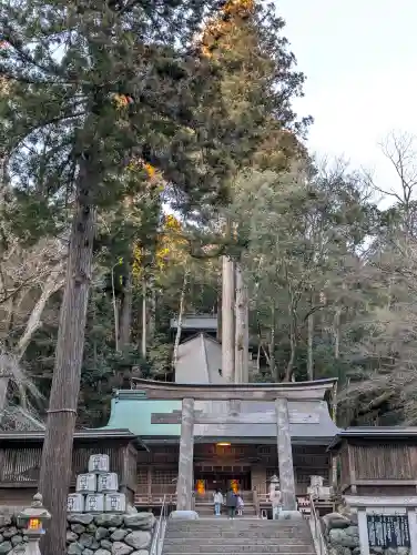 丹生川上神社（下社）の{uncategorized: "未分類", other: "その他", undefined: "問題あり", building: "その他建物", grave: "お墓", sacred_gate: "鳥居", guardian: "狛犬", statue: "像", buddha: "仏像", history: "歴史", nature: "自然", garden: "庭園", animal: "動物", pagoda: "塔", temizu: "手水舎", mountain_gate: "山門・神門", sanctuary: "本殿・本堂", subordinate: "末社・摂社", art: "芸術", scenery: "景色", jizo: "地蔵", ema: "絵馬", goshuin: "御朱印", omikuji: "おみくじ", items: "授与品その他", amulet: "お守り", goshuincho: "御朱印帳", eats: "食事", festival: "お祭り", votive_dance: "神楽", shichigosan: "七五三参", wedding: "結婚式", experience: "体験その他", initially: "初詣", around: "周辺", anti_infection: "感染症対策"}