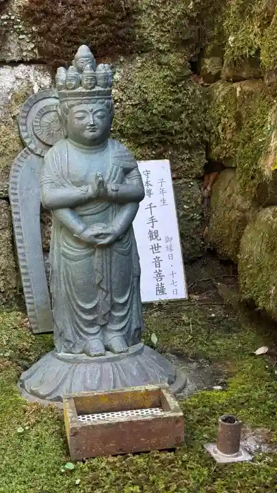 大本山七宝瀧寺の{uncategorized: "未分類", other: "その他", undefined: "問題あり", building: "その他建物", grave: "お墓", sacred_gate: "鳥居", guardian: "狛犬", statue: "像", buddha: "仏像", history: "歴史", nature: "自然", garden: "庭園", animal: "動物", pagoda: "塔", temizu: "手水舎", mountain_gate: "山門・神門", sanctuary: "本殿・本堂", subordinate: "末社・摂社", art: "芸術", scenery: "景色", jizo: "地蔵", ema: "絵馬", goshuin: "御朱印", omikuji: "おみくじ", items: "授与品その他", amulet: "お守り", goshuincho: "御朱印帳", eats: "食事", festival: "お祭り", votive_dance: "神楽", shichigosan: "七五三参", wedding: "結婚式", experience: "体験その他", initially: "初詣", around: "周辺", anti_infection: "感染症対策"}